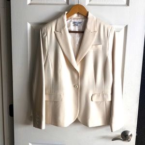 Pendleton woman’s cream suit coat